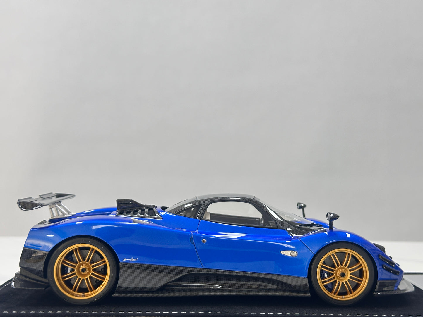 HH Model 1/18 Pagani Zonda F – Dark Blue with Gold Wheels (HH701)
