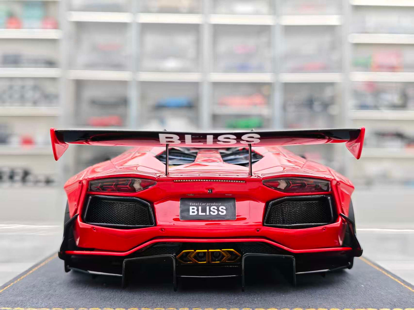 ARES MODEL 1/18 Lamborghini Aventad 2.0 ROADSTER Black/Red ARES013