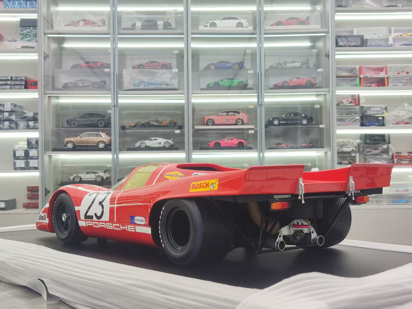 SPARK 1/8 Porsche 917 #23 winner Le Mans 1970 red 08LM70