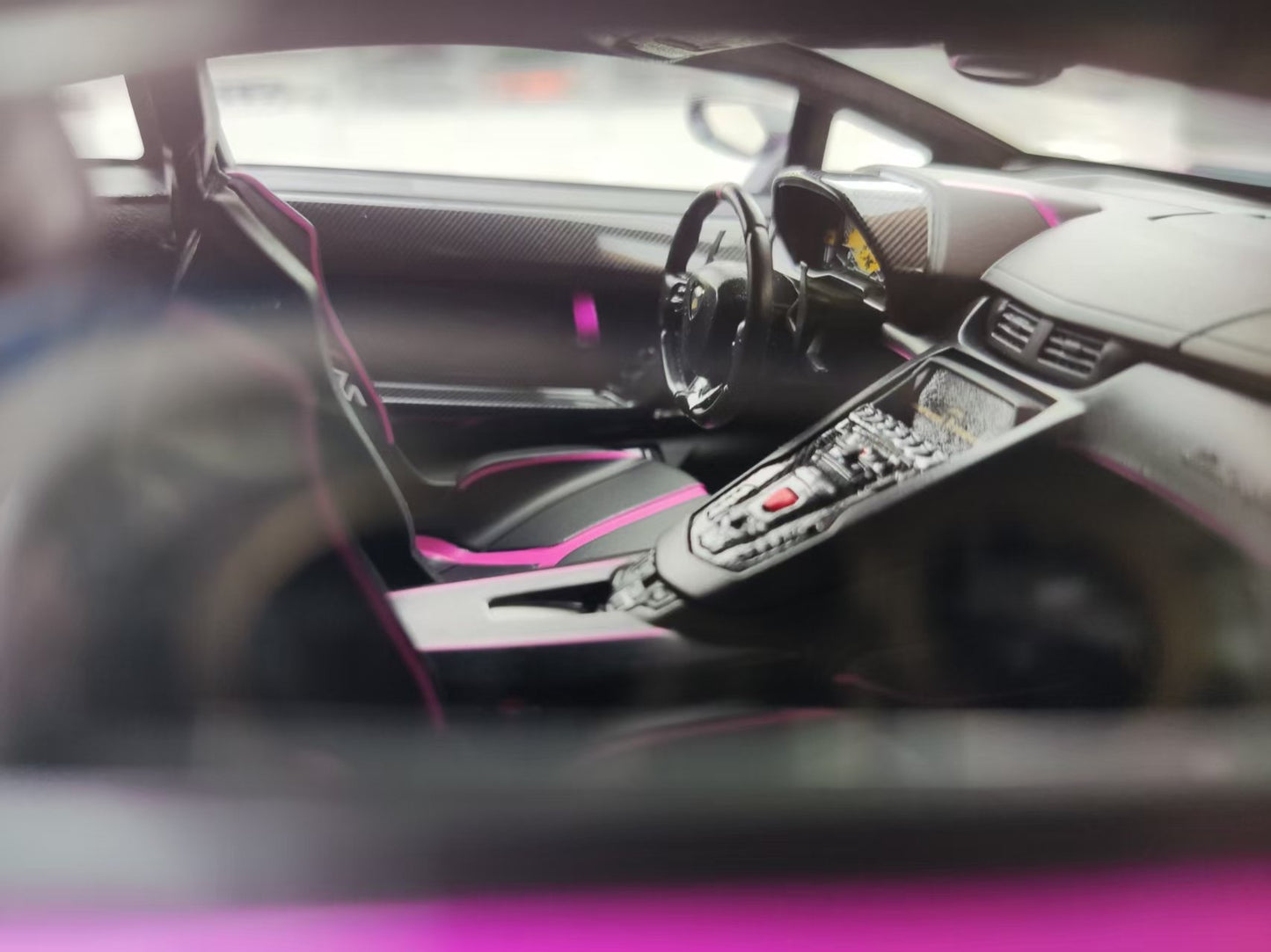 MAKEUP 1/18 Lamborghini Aventador SVJ Magenta EML025G