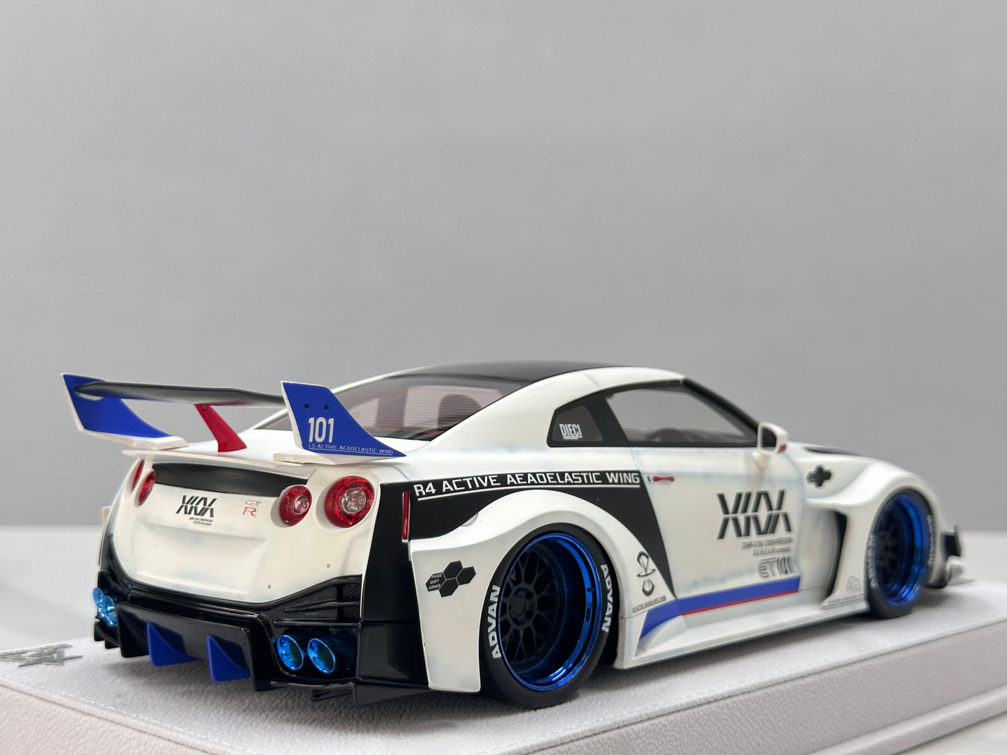 BBA MODEL 1/18 Nissan GTR 35GT-RR Gundam livery BBA062