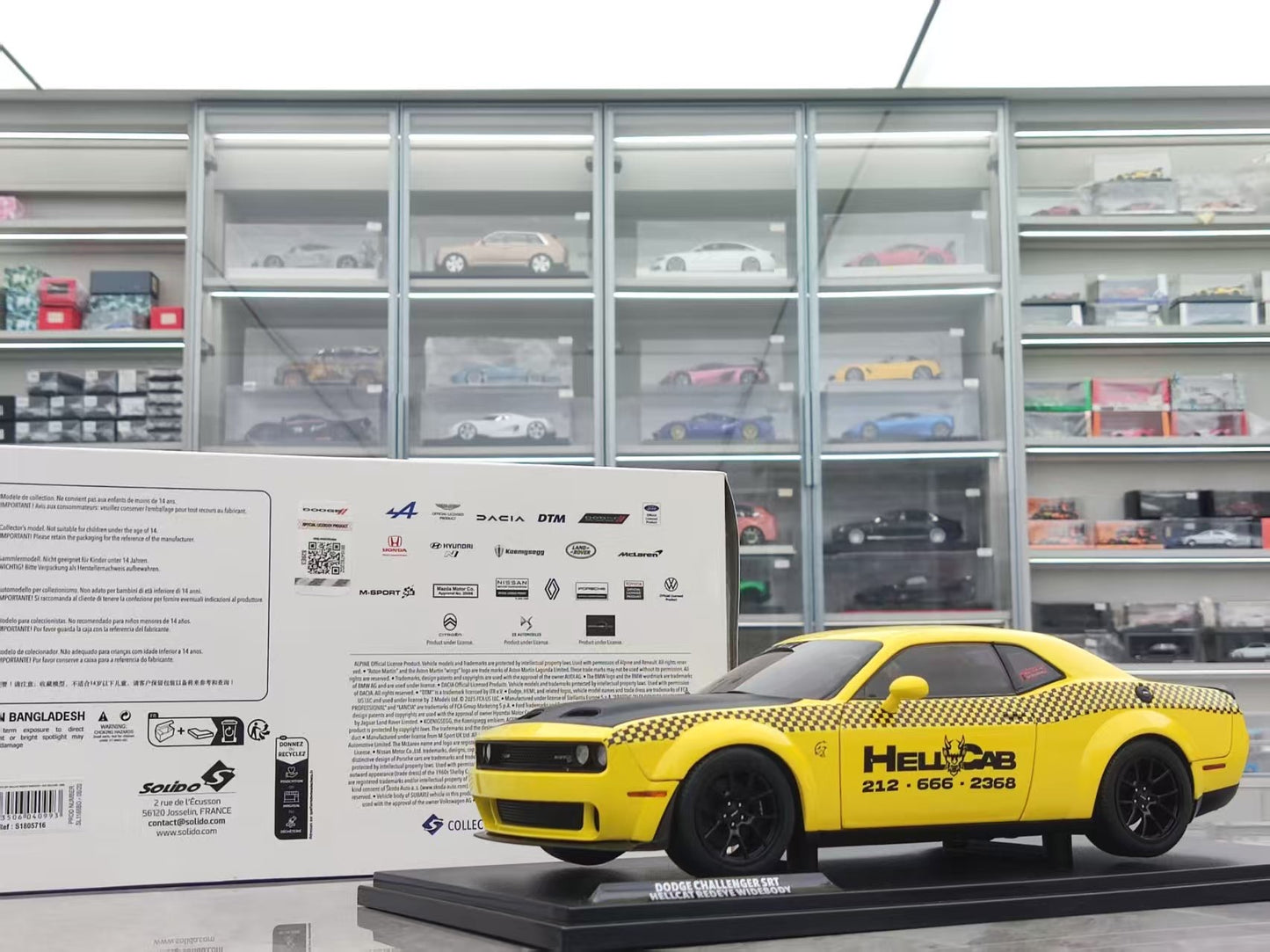 Solido 1/18 Dodge Challenger SRT Hellcat Redeye Widebody NYC Hellcab Yellow S1805716