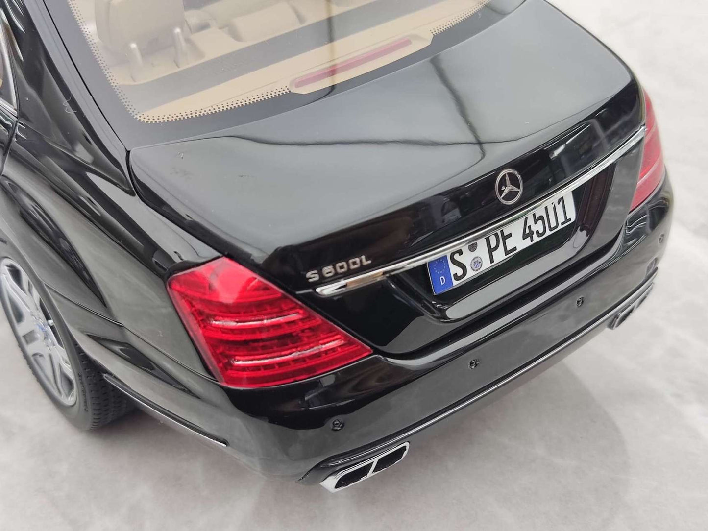 MOTORHELIX 1/18 Mercedes-Benz S-Class S600L (W221) Obsidian Black MH289