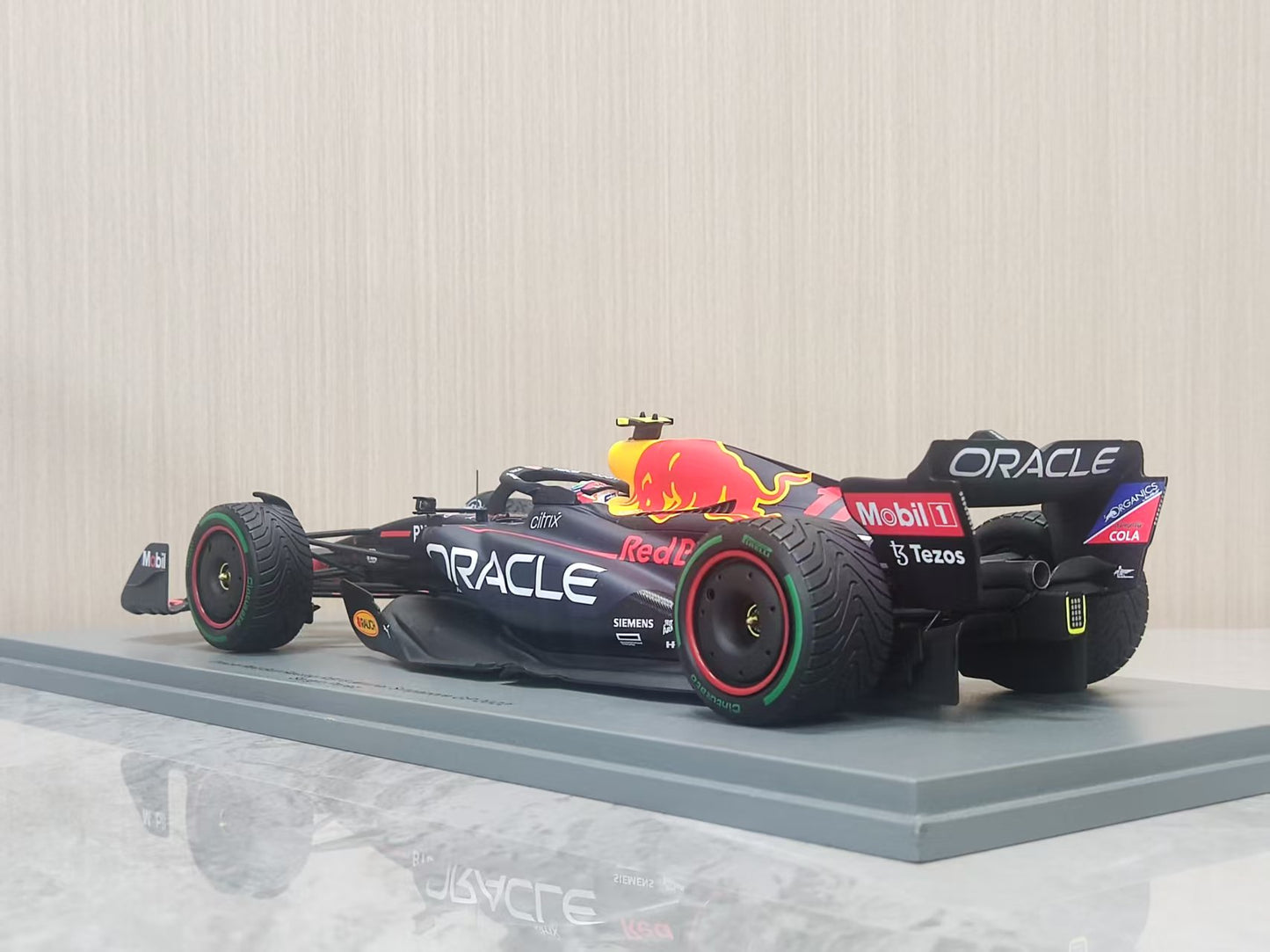 SPARK 1/18 Oracle Red Bull Racing RB18 (18S778)