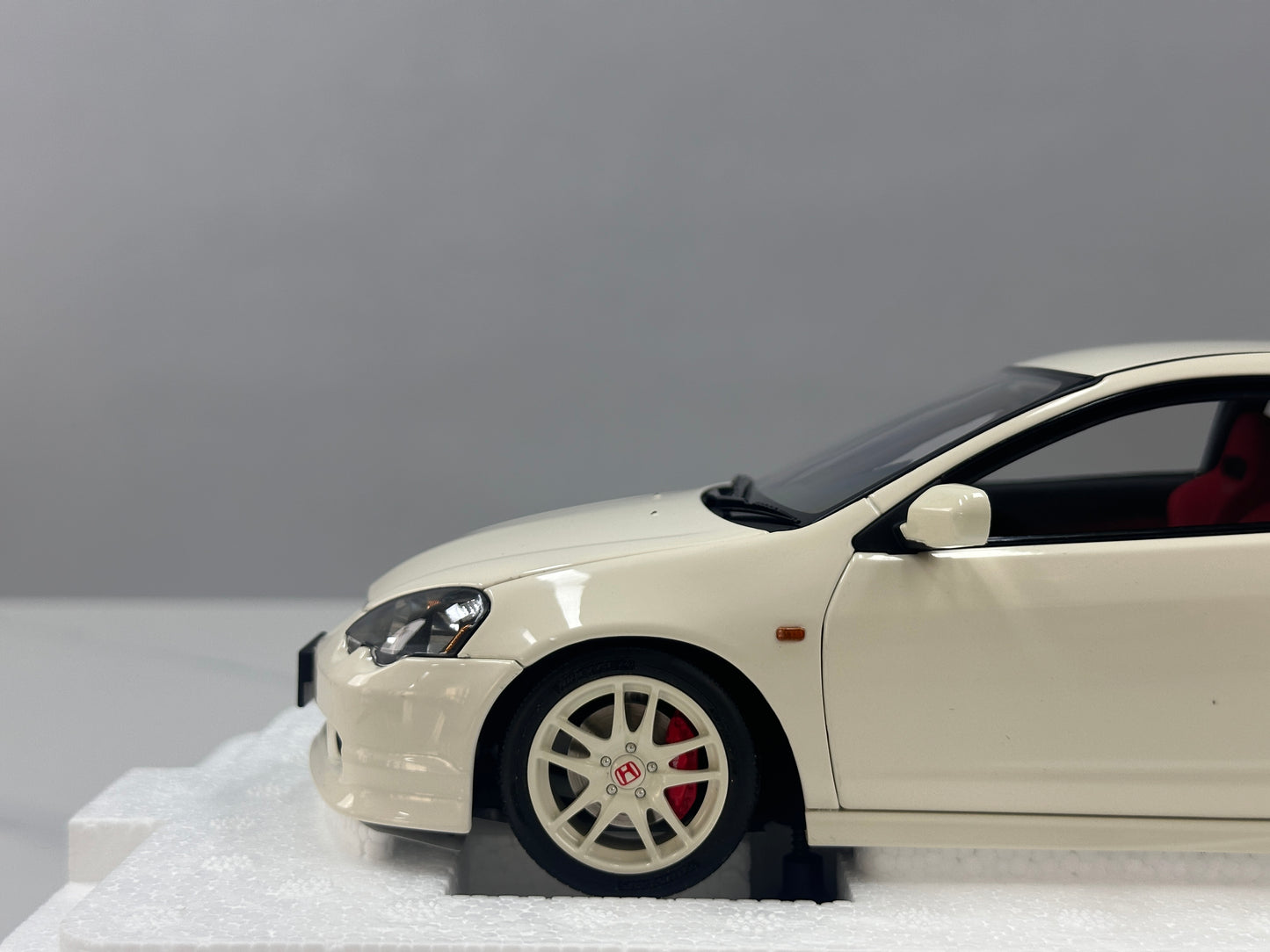 LCD 1/18 Honda Integra (DC5) Type R - Championship White (LCD18019-WH)