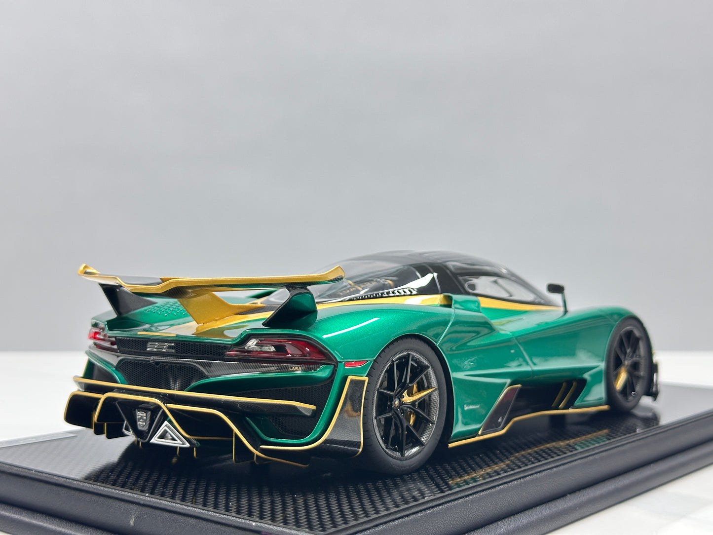 FrontiArt 1/18 SSC Tuatara Striker - Green (FA202)
