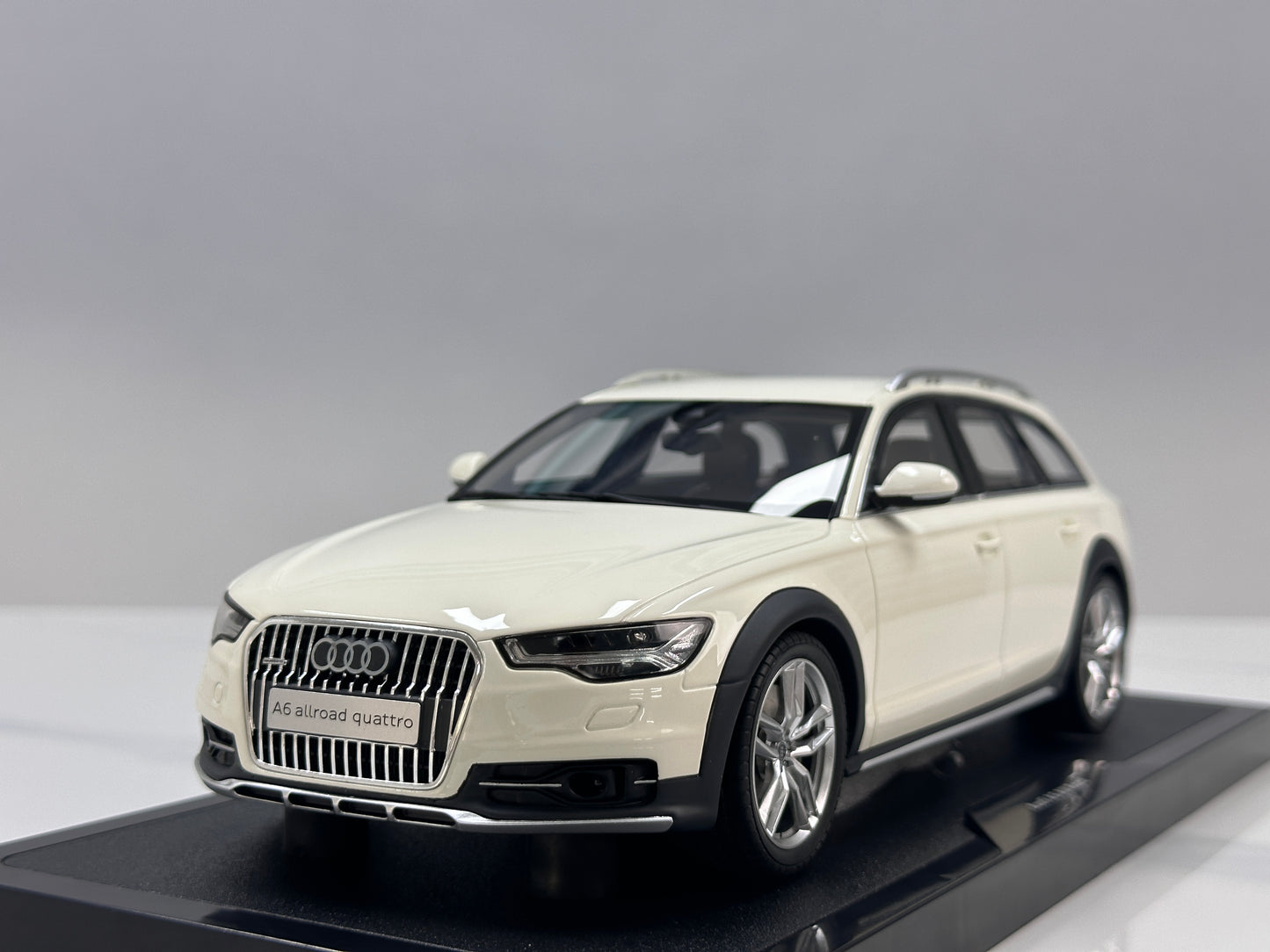 OTTO 1/18 Audi A6 C7 Allroad Ibis White OT1286