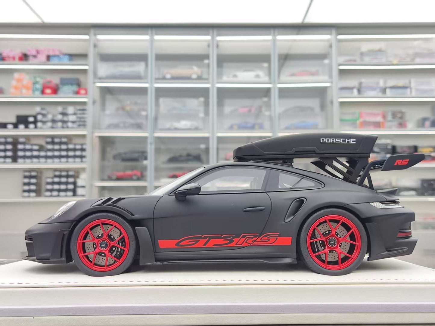 IVY 1/18 Porsche 992 GT3 RS Matte Black IM1837MRR