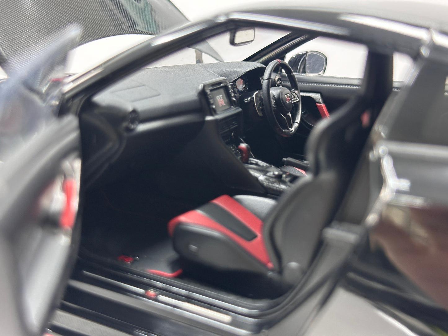 MOTORHELIX 1/18 Nissan GT-R NISMO (R35) Special Edition 2022 – Meteor Flake Black (MH379)