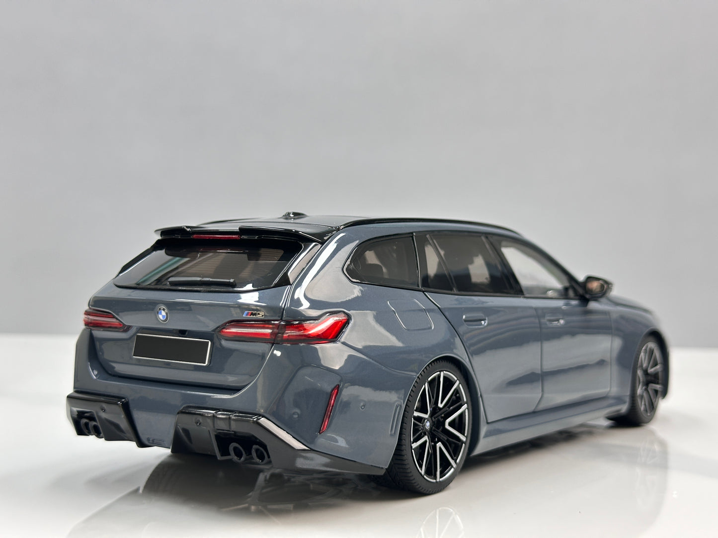 MINICHAMPS 1/18 BMW M5 Touring (2024) – Metallic Grey (110023901)