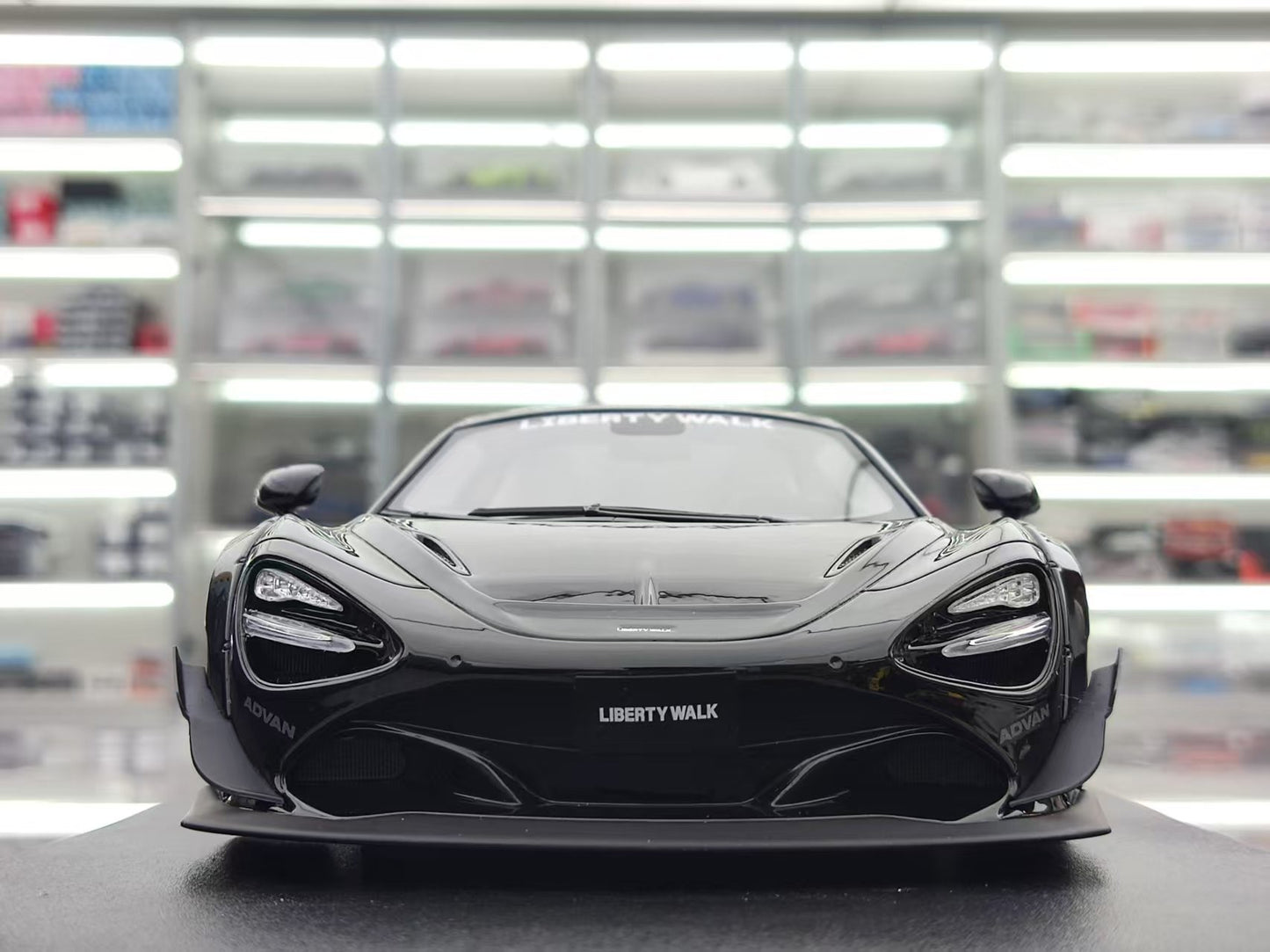 GT Spirit 1/18 McLaren 720S Black Resin Model Car GT516
