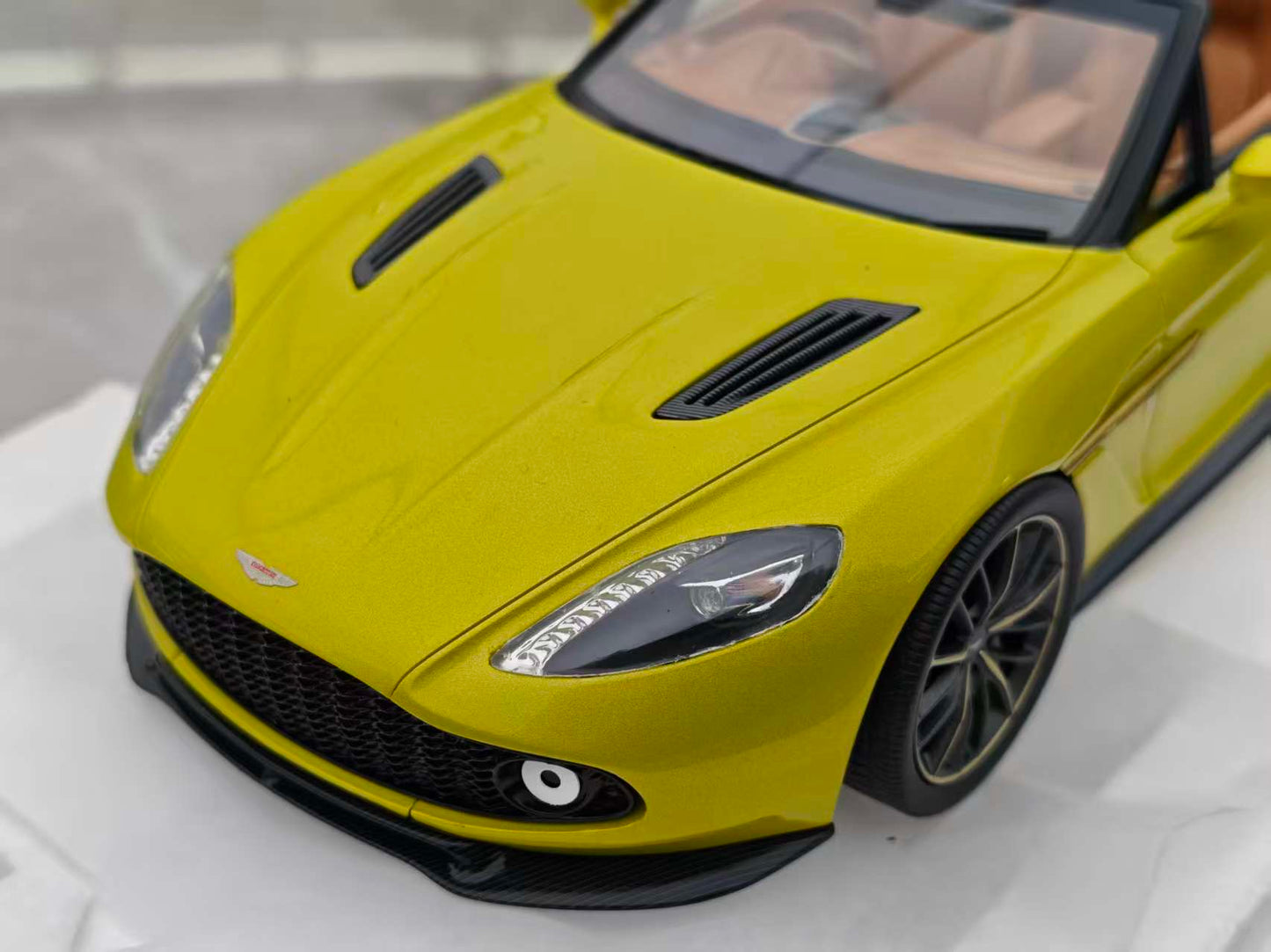 TOPSPEED 1/18 Aston Martin VANQUISH ZAGATO (Yellow) TS050