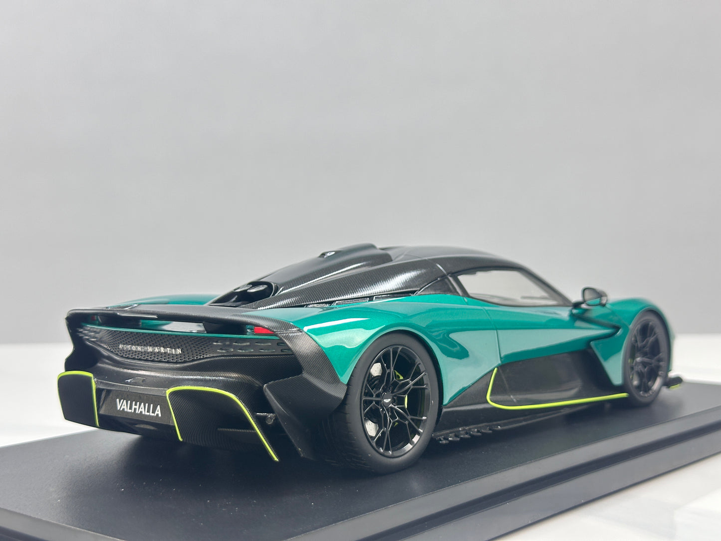 TopSpeed 1/18 Aston Martin Valhalla Podium Green TS0710