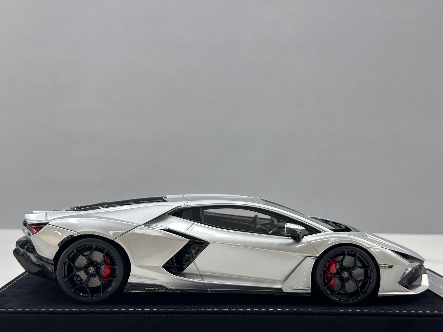 HH Model 1/18 Lamborghini Revuelto Metallic Silver HH620