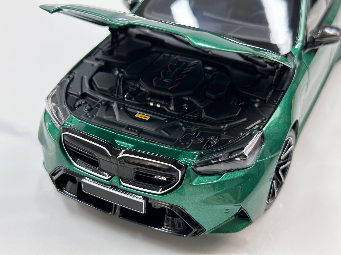MINICHAMPS 1/18 BMW M5 (2024) Metallic Green 110023800
