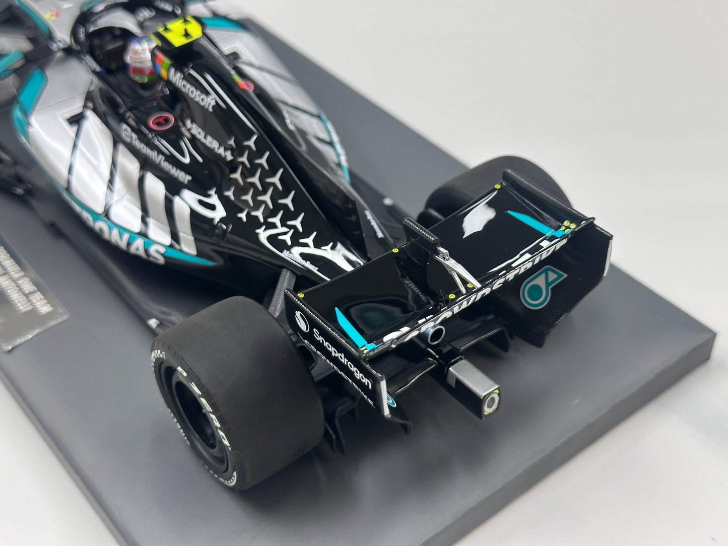 MINICHAMPS 1/18 Mercedes-AMG PETRONAS F1 Team W17 K. Antonelli – 2026 Chinese Grand Prix Winner, Silver Livery (117260212)