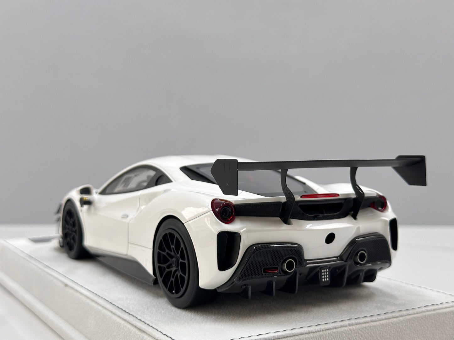 GH MODEL 1/18 Ferrari 488 Challenge Evo Pearl White GH021