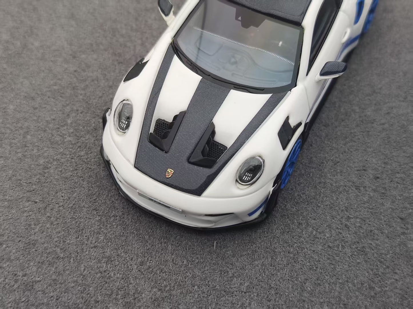TIMOTHY&PIERRE 1/18 Porsche 911 GT3RS Sonderwunsch White with Blue Carbon TP189