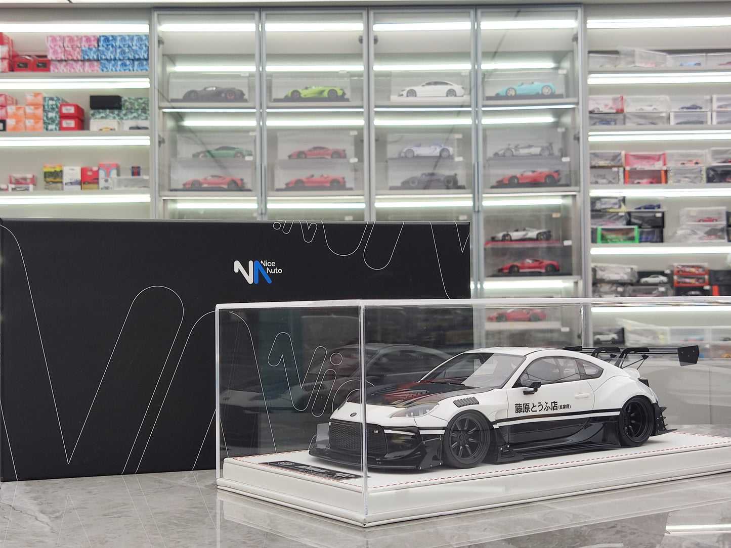 NA 1/18 Toyota GR86 Nigrablanka Simulada Aŭtomodelaj Ornamaĵoj JM-NA001