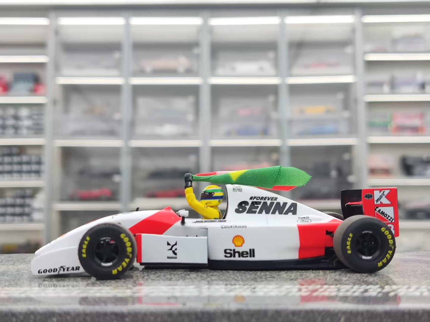 MINICHAMPS 1/43 McLaren FORD MP4/8 - SEBASTIAN VETTEL - Includes figure and flag, red and white livery 530934305