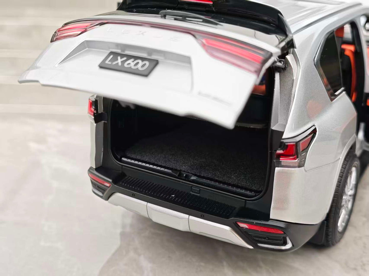 LCD 1/18 Lexus LX600 Silver Alloy Car Model LCD122