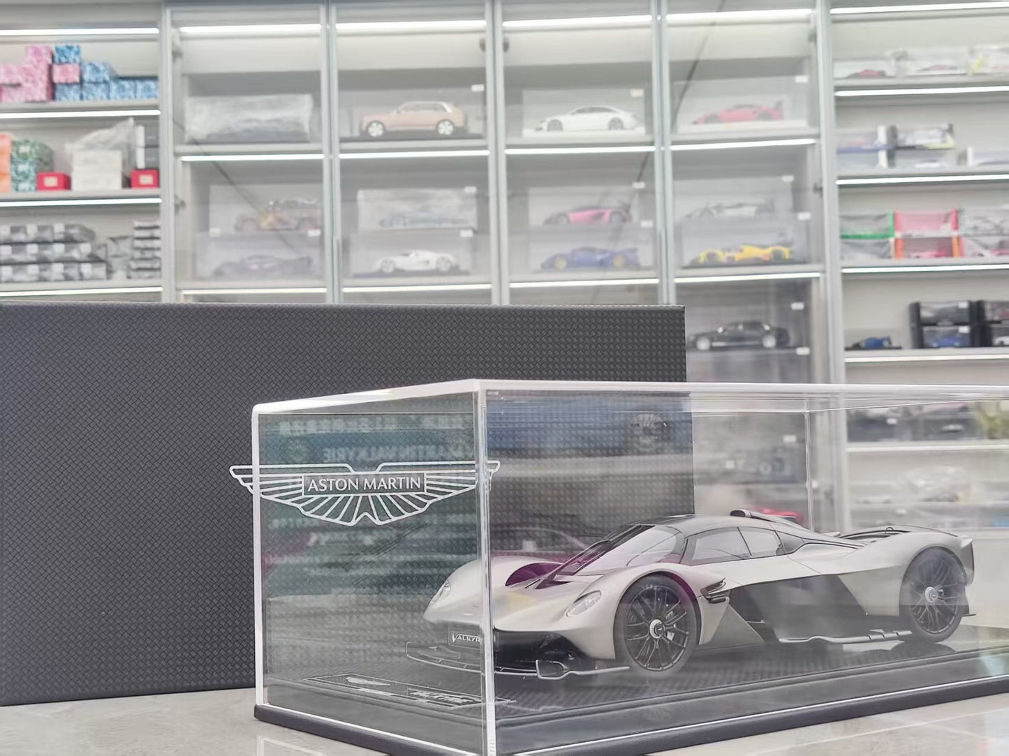 FRONTIART 1/18 Aston Martin Valkyrie Silver FA182