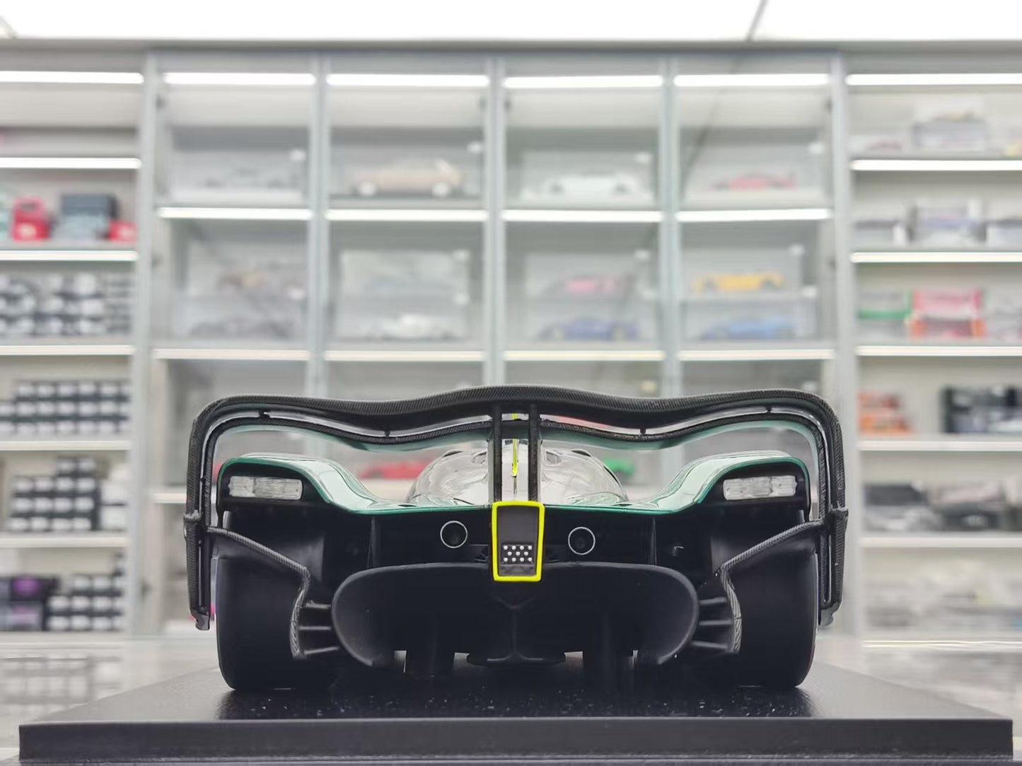 Spark 1/18 Aston Martin Valkyrie AMR Pro 2022 Green 18S943