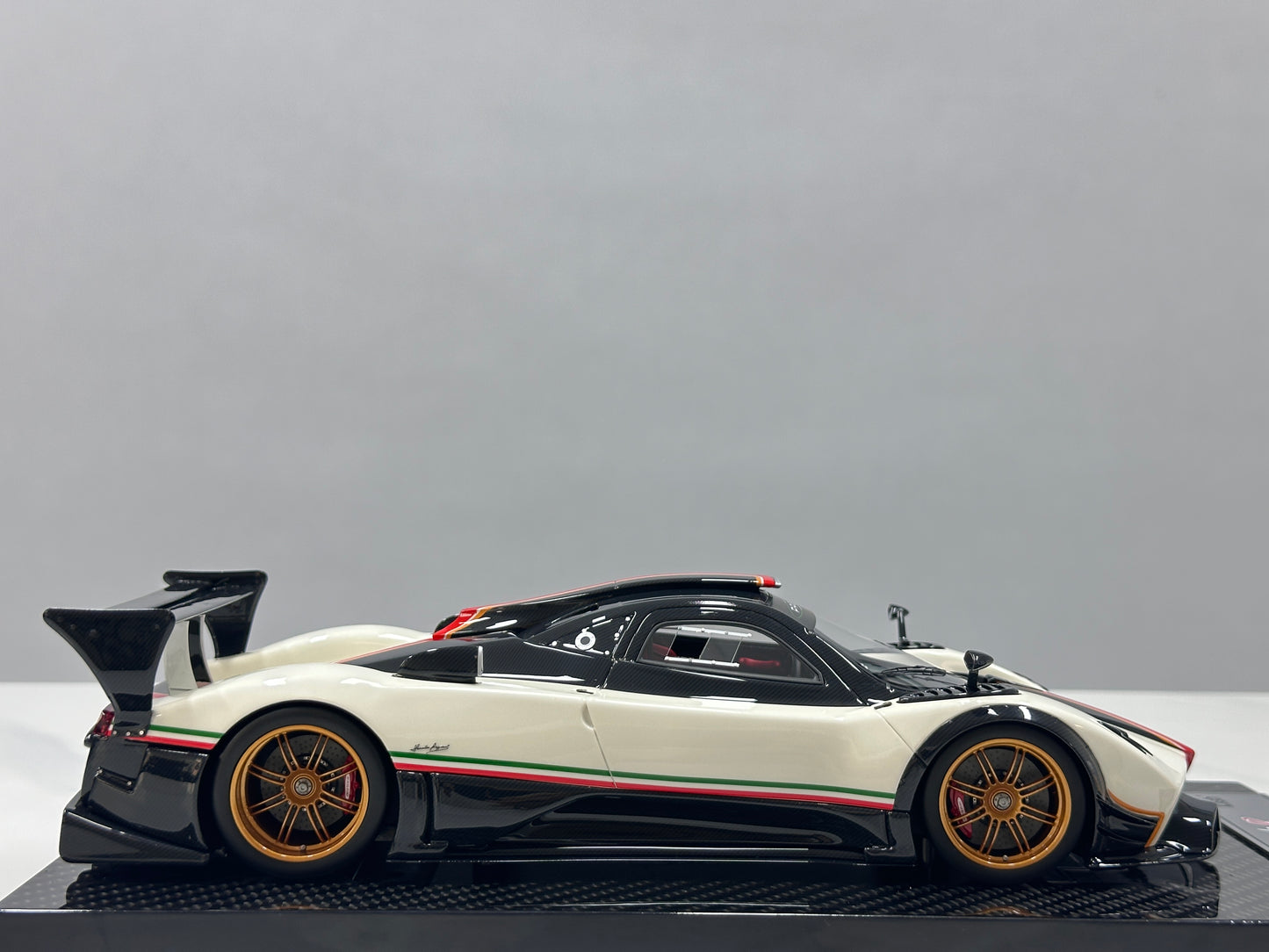 KASH MODEL 1/18 Pagani Zonda R Warm Pearl White KPZR003