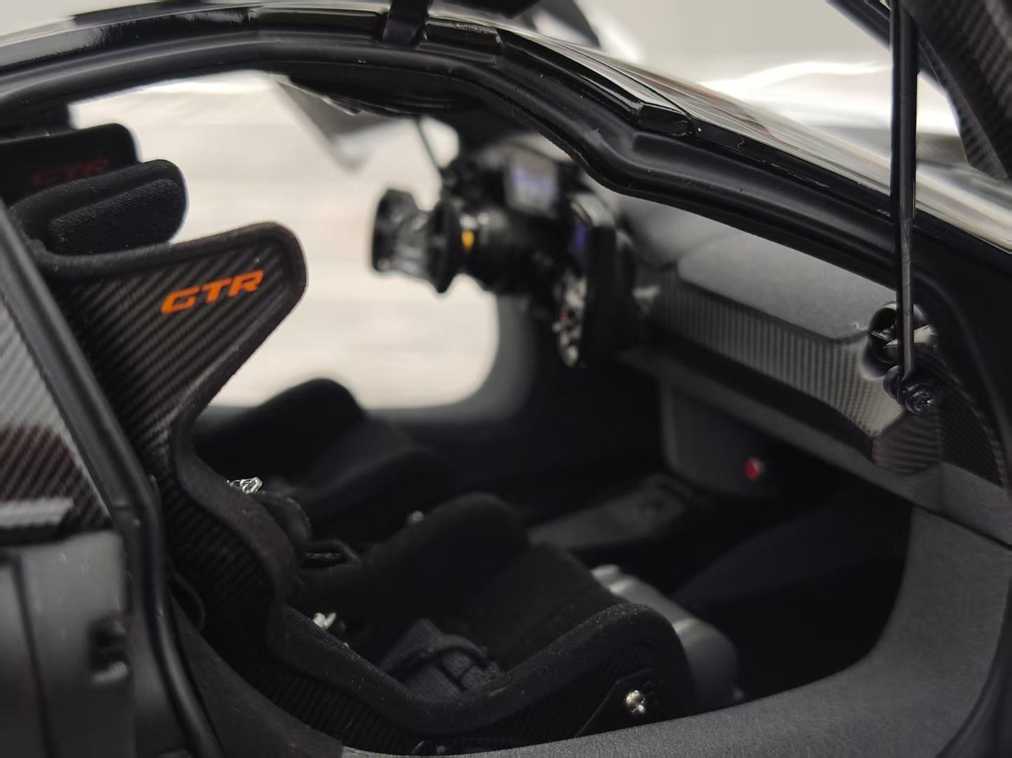 LCD 1/18 McLaren Senna GTR White LCD18016-WH