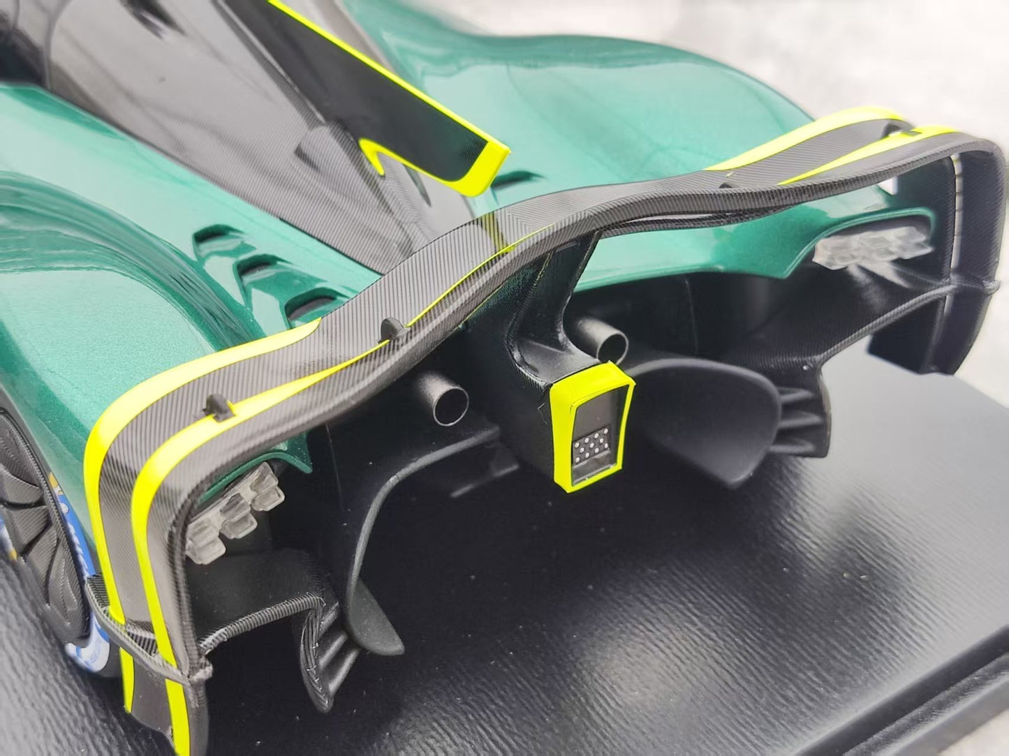 Spark 1/18 Aston Martin Valkyrie AMR Pro 2022 Green 18S943