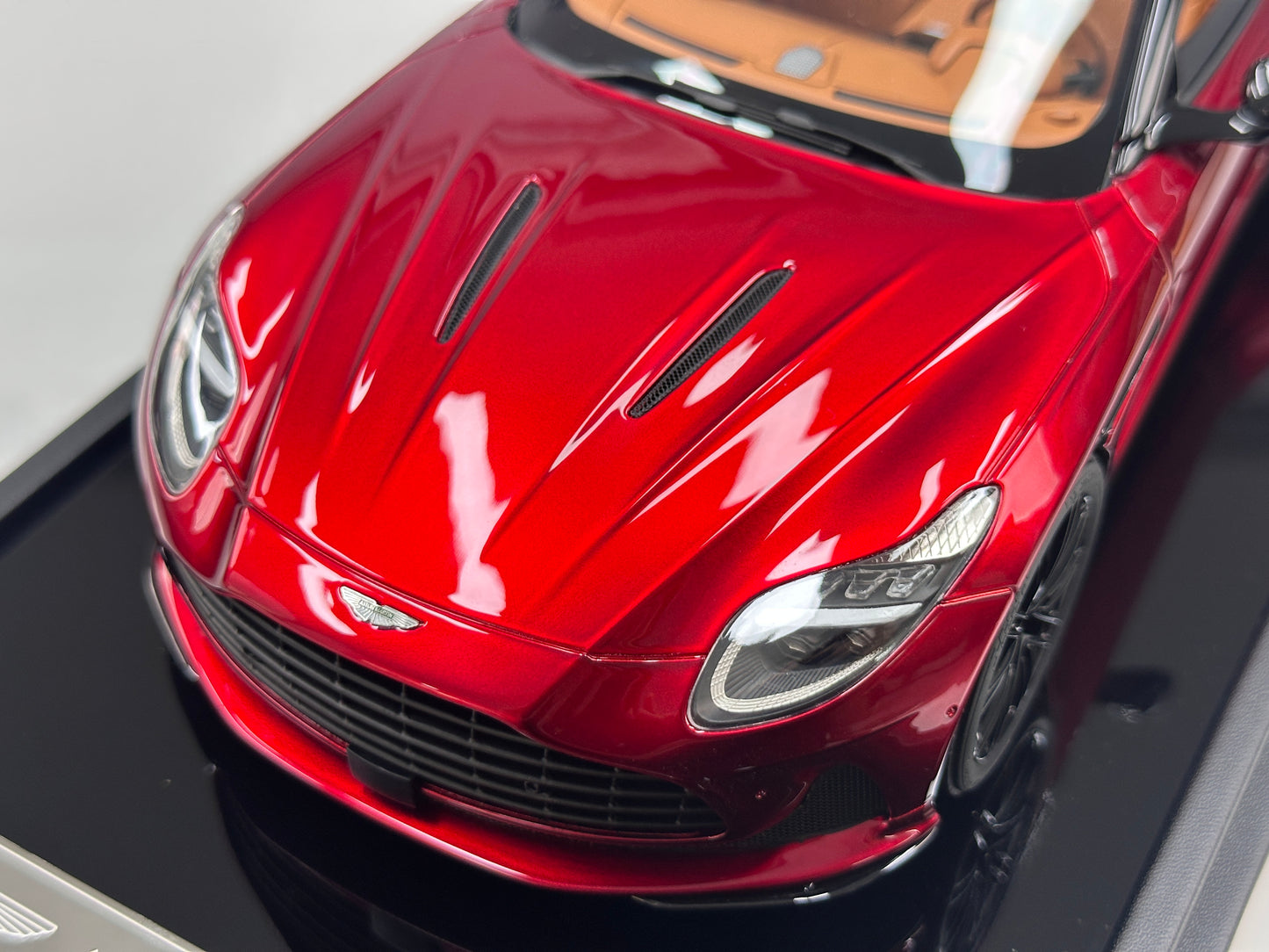 Xiaoguang Model & MotorHelix 1/18 Aston Martin DB12 Volante Convertible – Volcano Red Metallic (MH388)