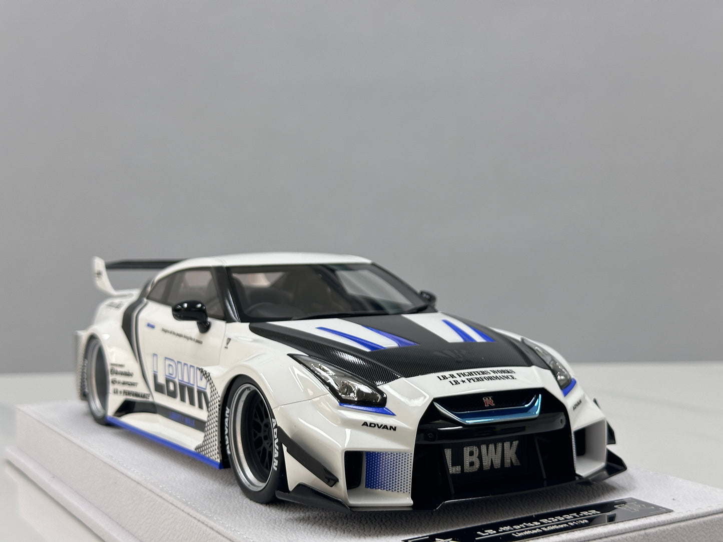 BBA MODEL 1/18 Nissan GTR 35GT-RR Blue and White Livery BBA064