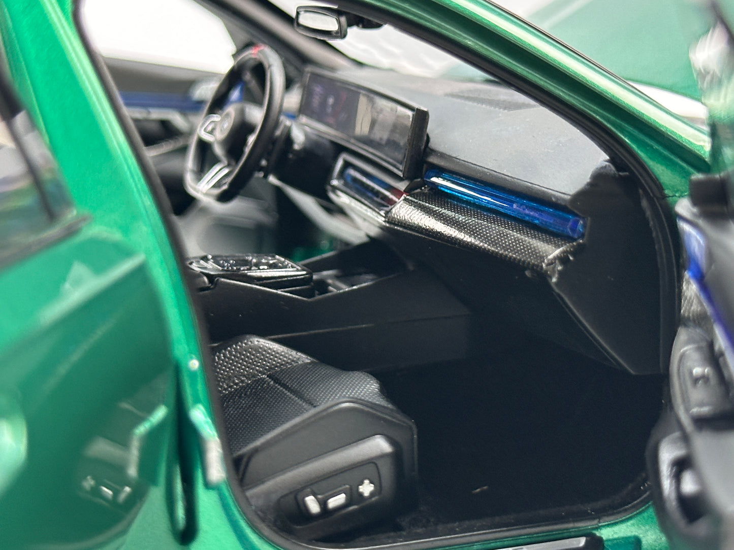 MINICHAMPS 1/18 BMW M5 (2024) Metallic Green 110023800