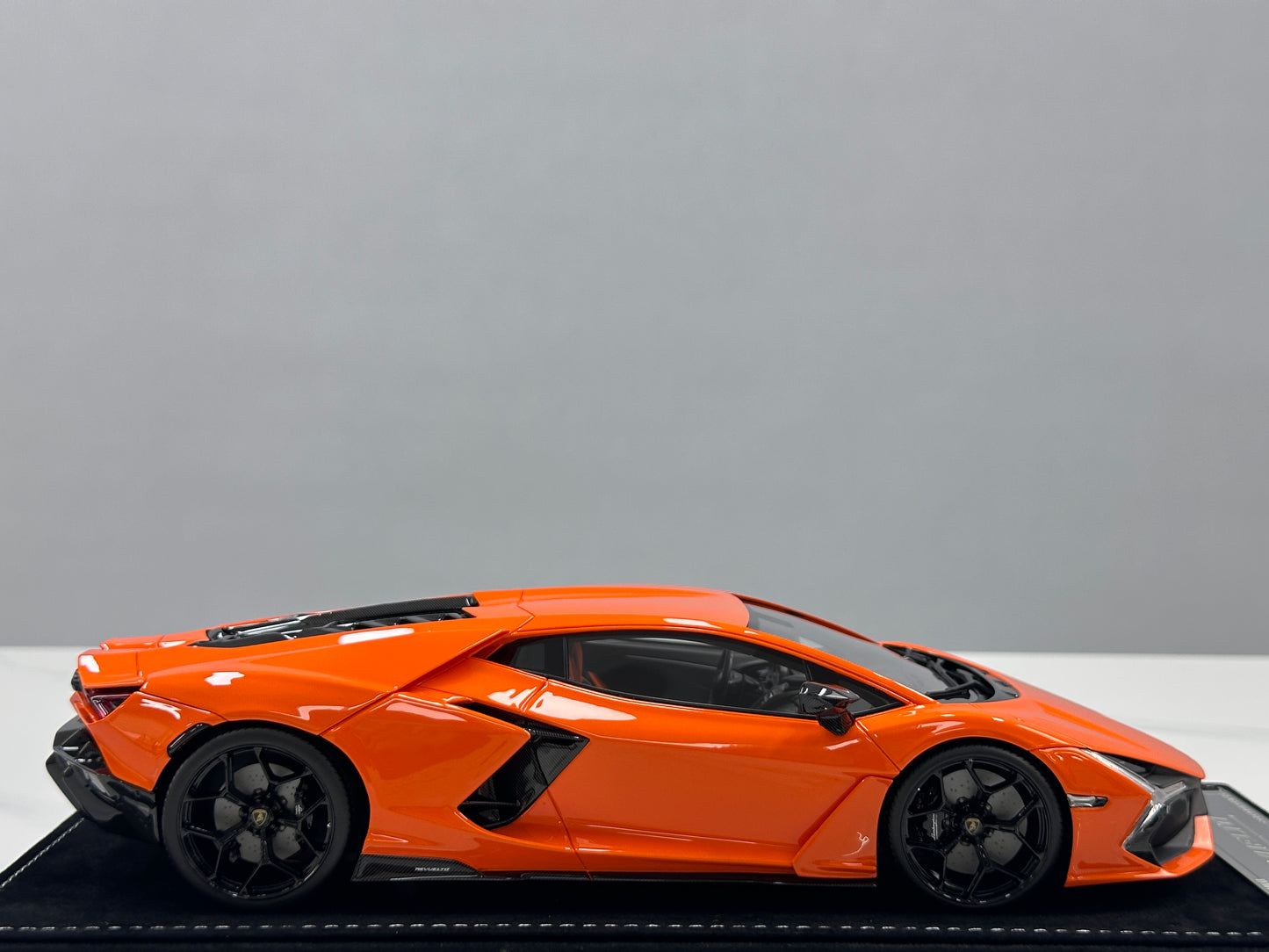 HH Model 1/18 Lamborghini Revuelto Apodes Orange HH626