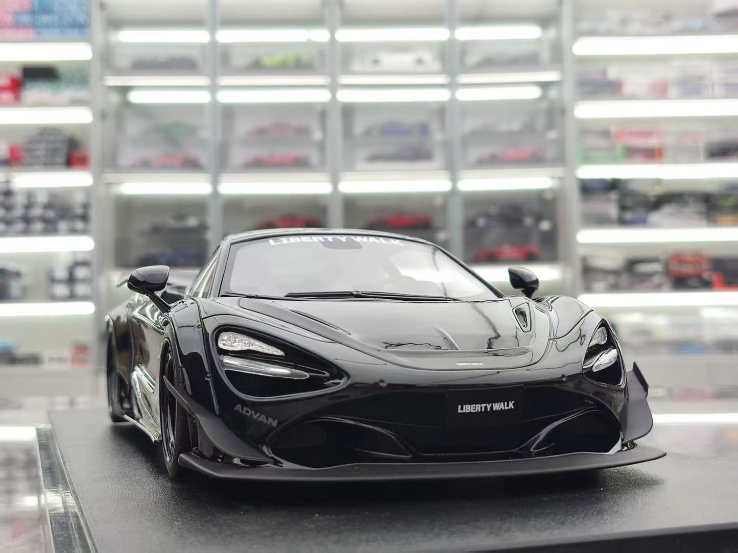 GT Spirit 1/18 McLaren 720S Black Resin Model Car GT516