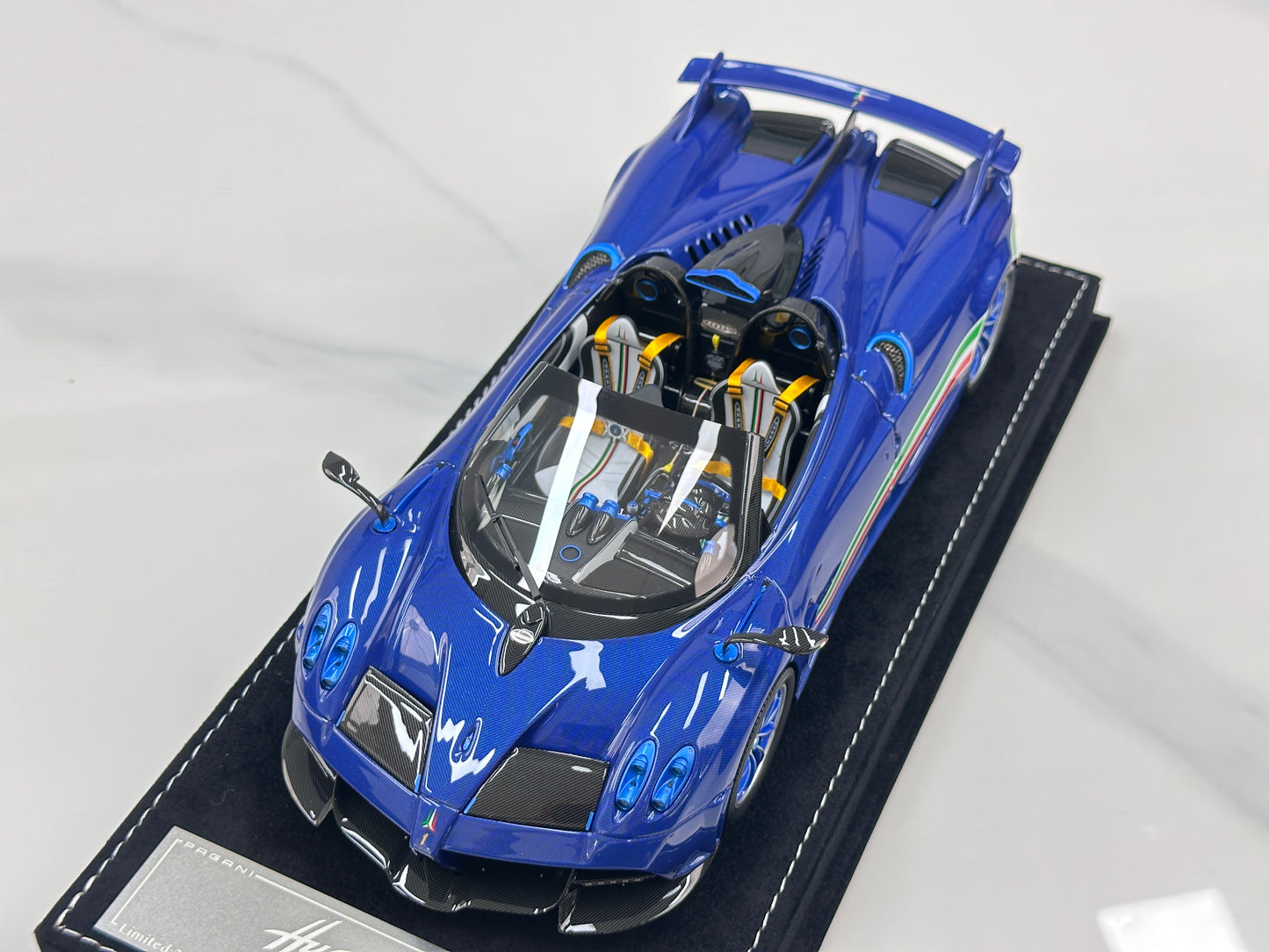 HH Model 1/18 Pagani Huayra Air Force Edition HH664