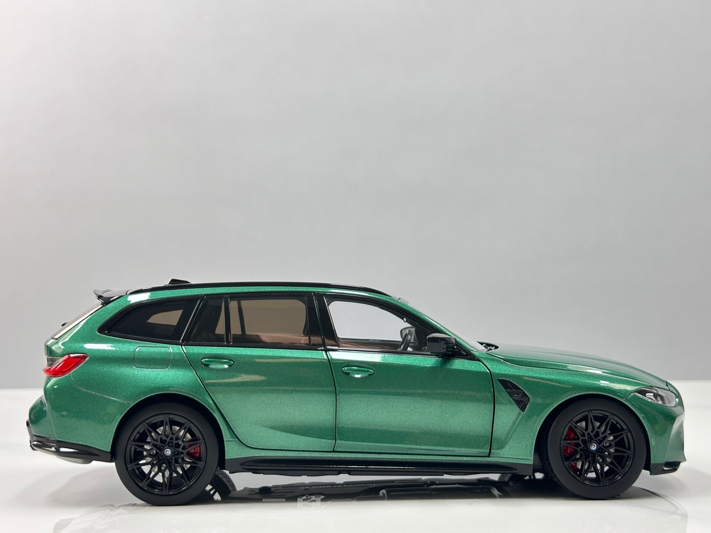 TSM MODEL 1/18 BMW M3 Touring (Isle of Man Green) TSM181030