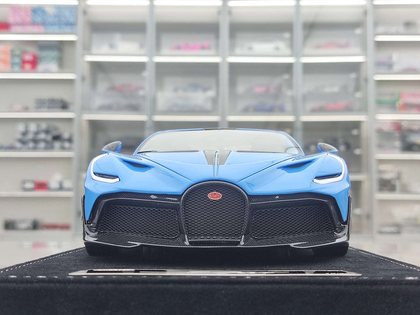 HH Model 1/18 Bugatti Divo Ocean Blue HH507