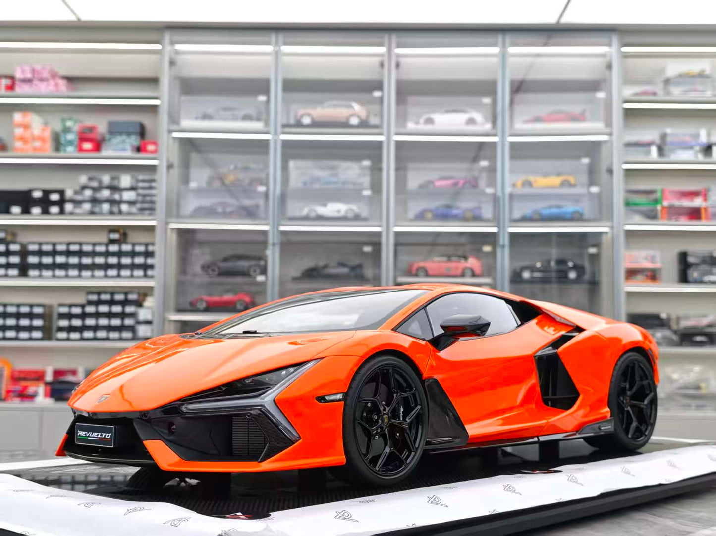 Amalgam 1/8 Lamborghini Revuelto Orange M6299-SC1