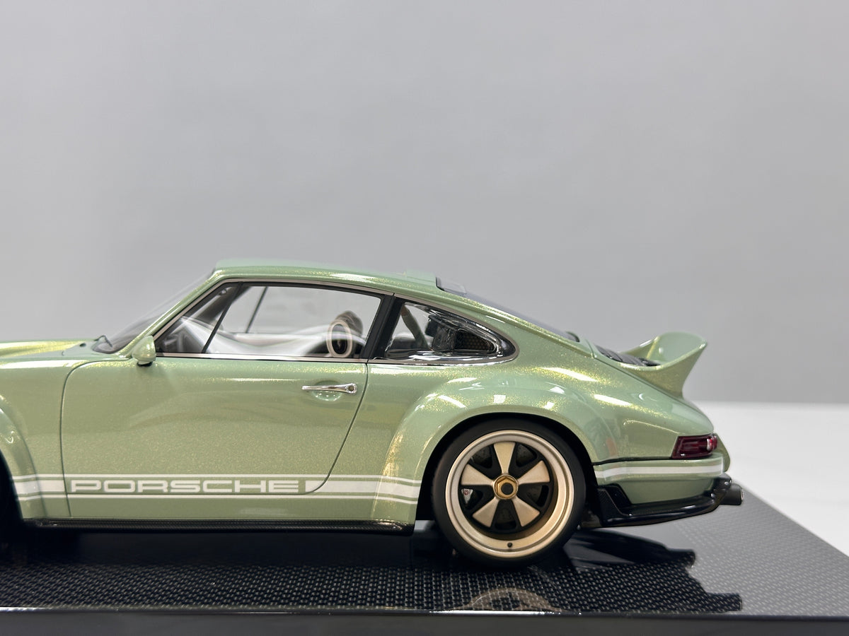 Dino Model 1/18 Porsche Singer DLS – Urban Bamboo Green (DC008)