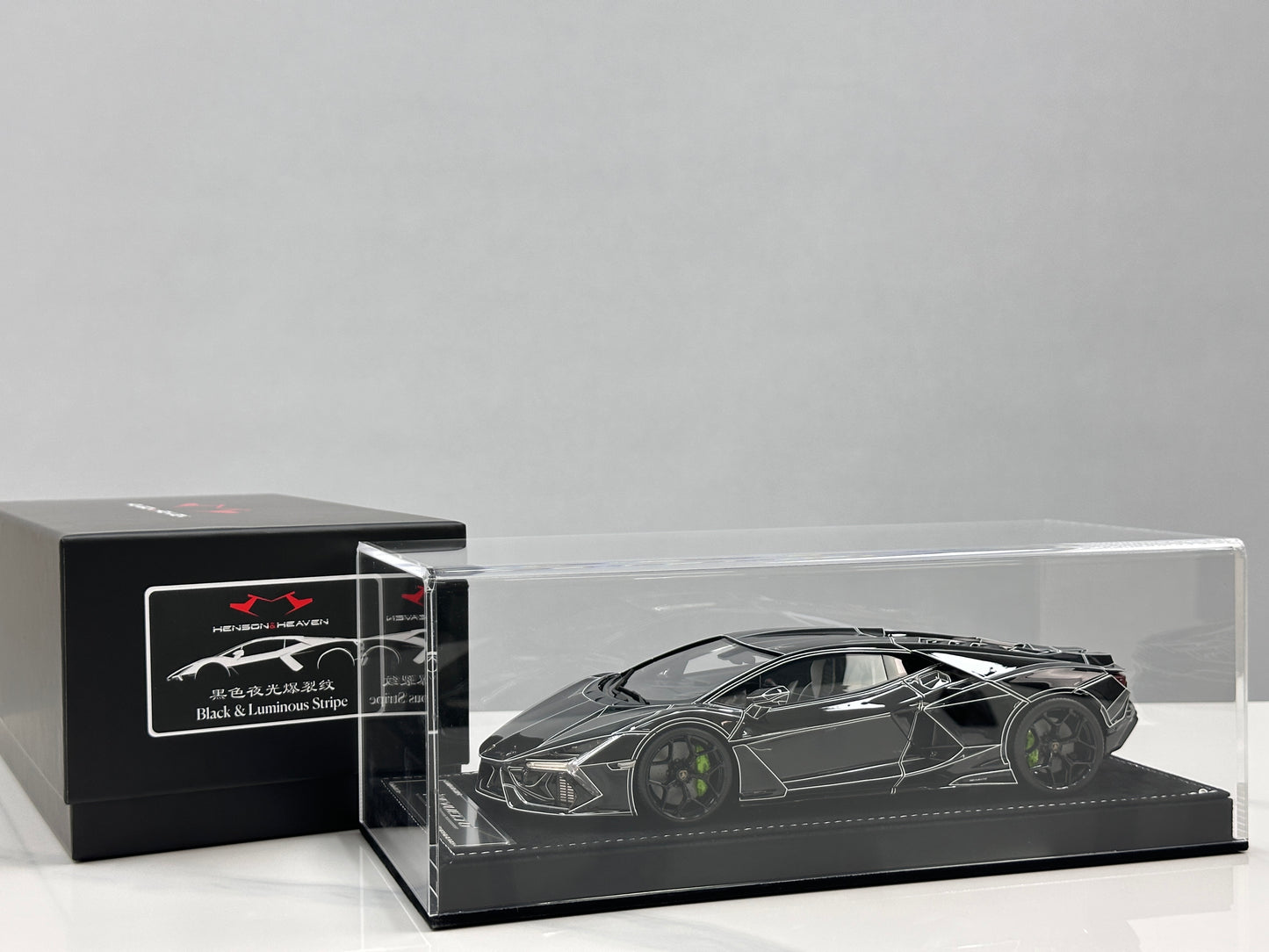 HH Model 1/18 Lamborghini Revuelto Black Luminous Crackle Pattern HH625