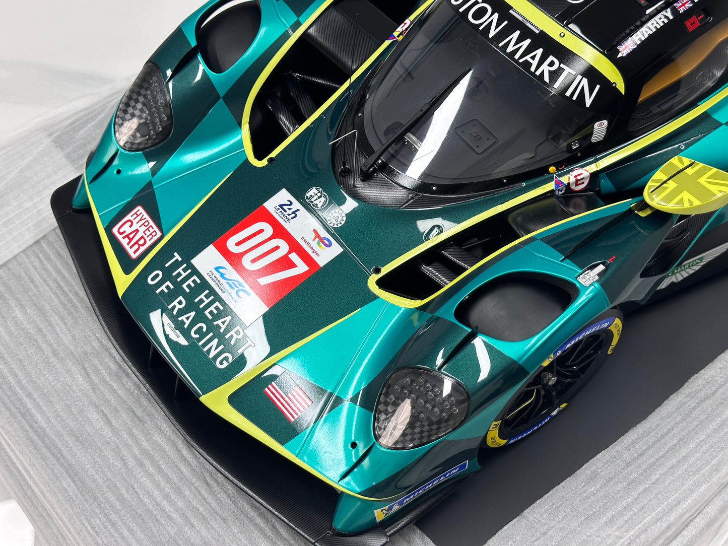 Spark 1/8 Aston Martin VALKYRIE NO.007 Black and Green Livery 08S003
