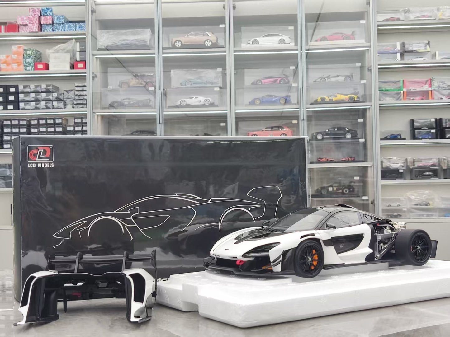 LCD 1/18 McLaren Senna GTR White LCD18016-WH