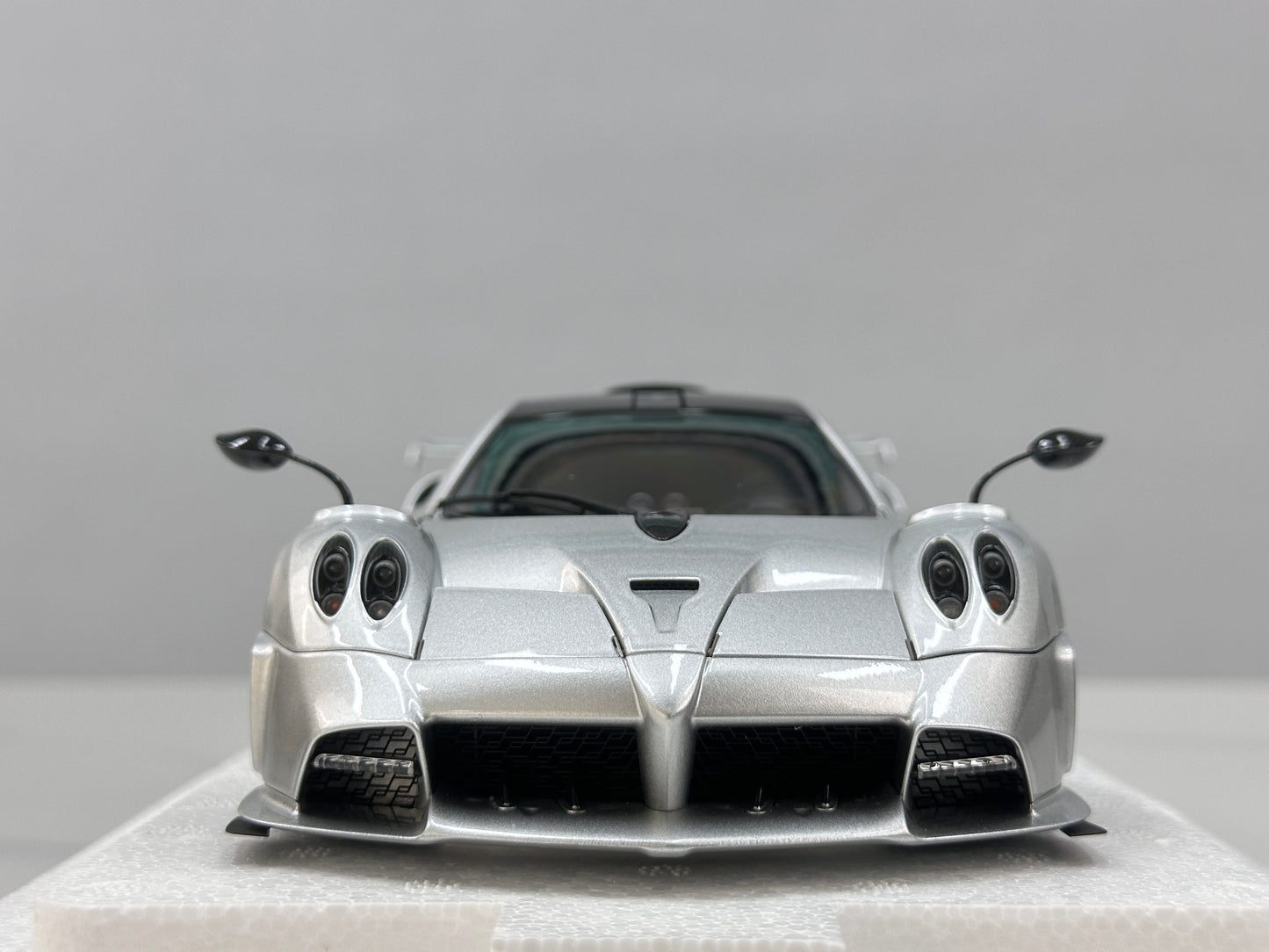 LCD 1/18 Pagani Imola Silver (LCD125)