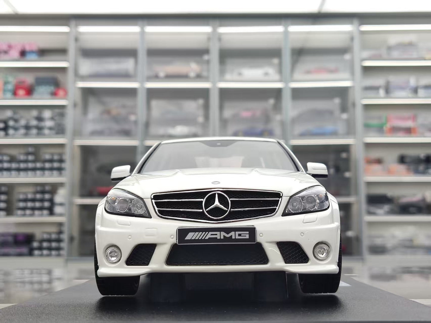 GT Spirit 1/18 Mercedes-Benz C63 AMG Diamond White GT928