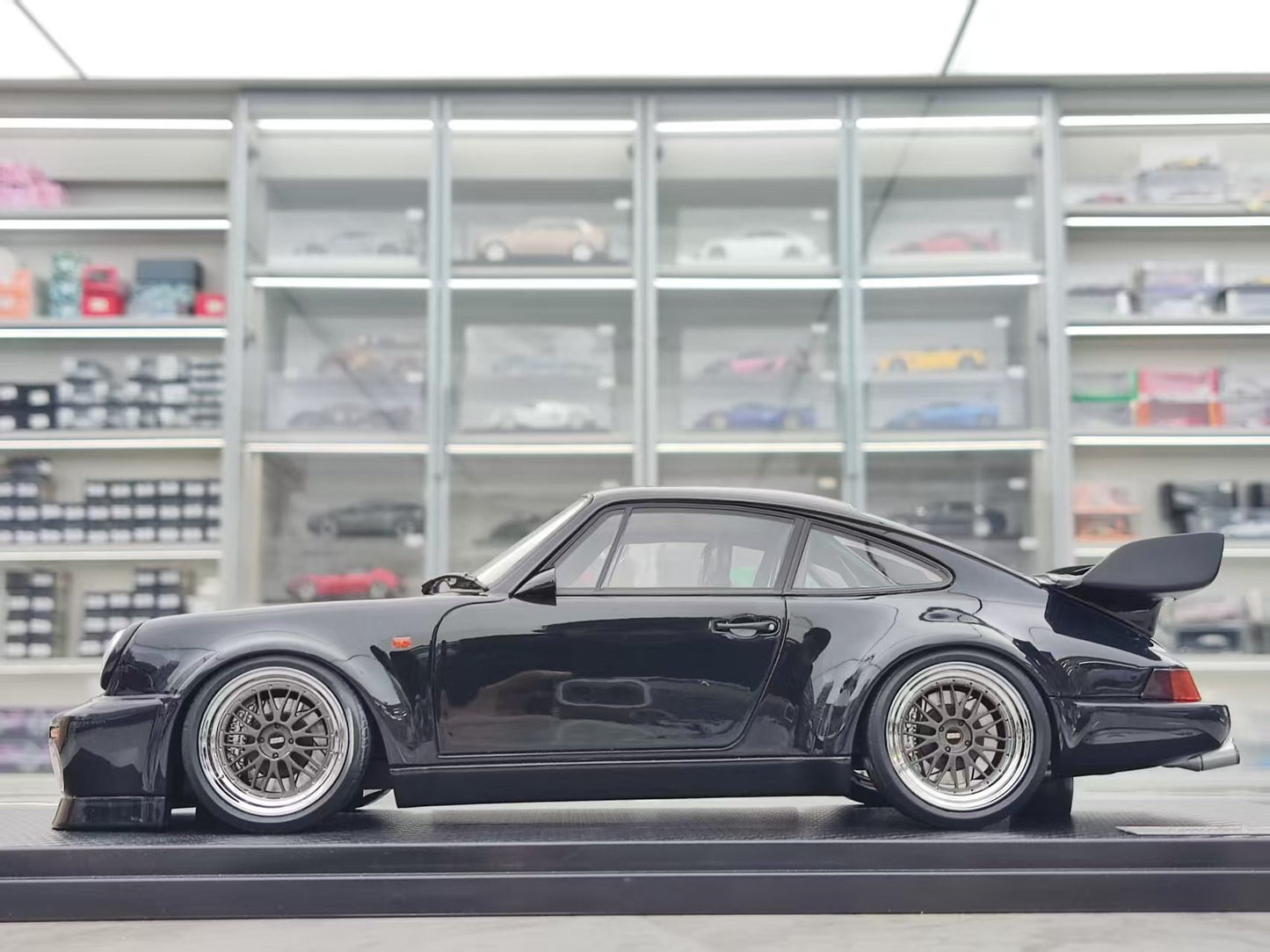 Ignition Model 1/18 Porsche Blackbird (964) Black IG3594