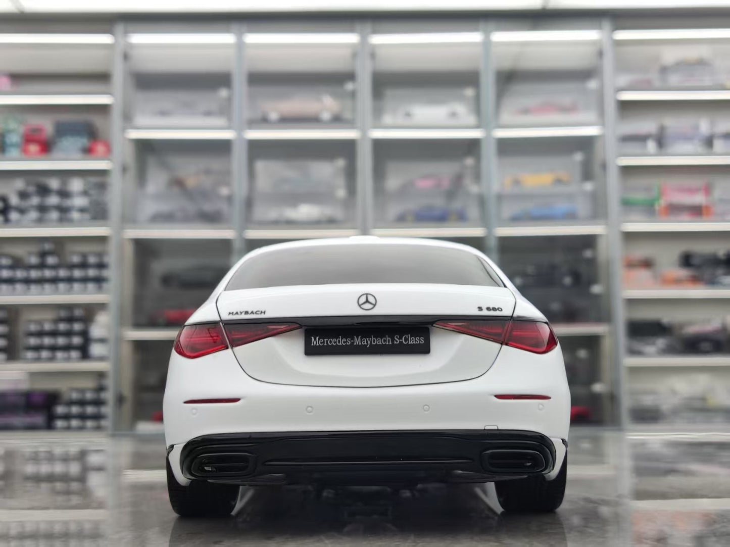 Almost Real 1/18 Mercedes-Maybach S-Class Night Series Matte White 802142