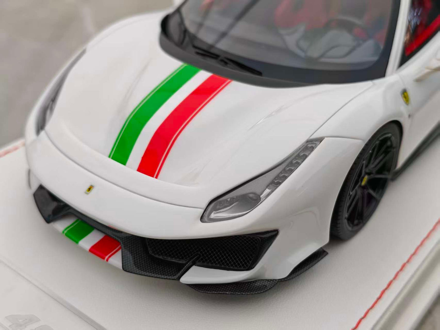 GH MODEL 1/18 Ferrari Novitec 488pista Glowing Green GH008