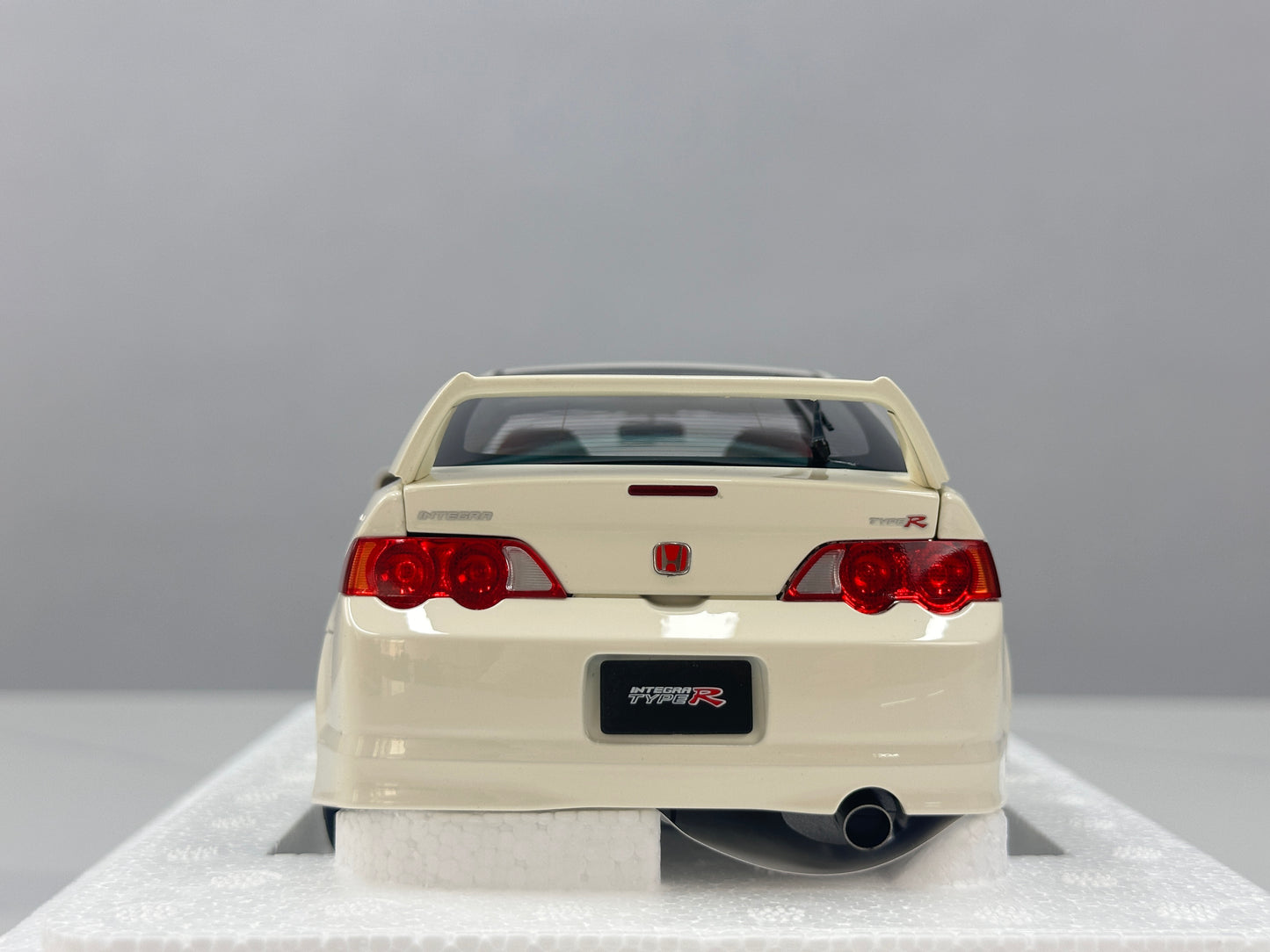 LCD 1/18 Honda Integra (DC5) Type R - Championship White (LCD18019-WH)
