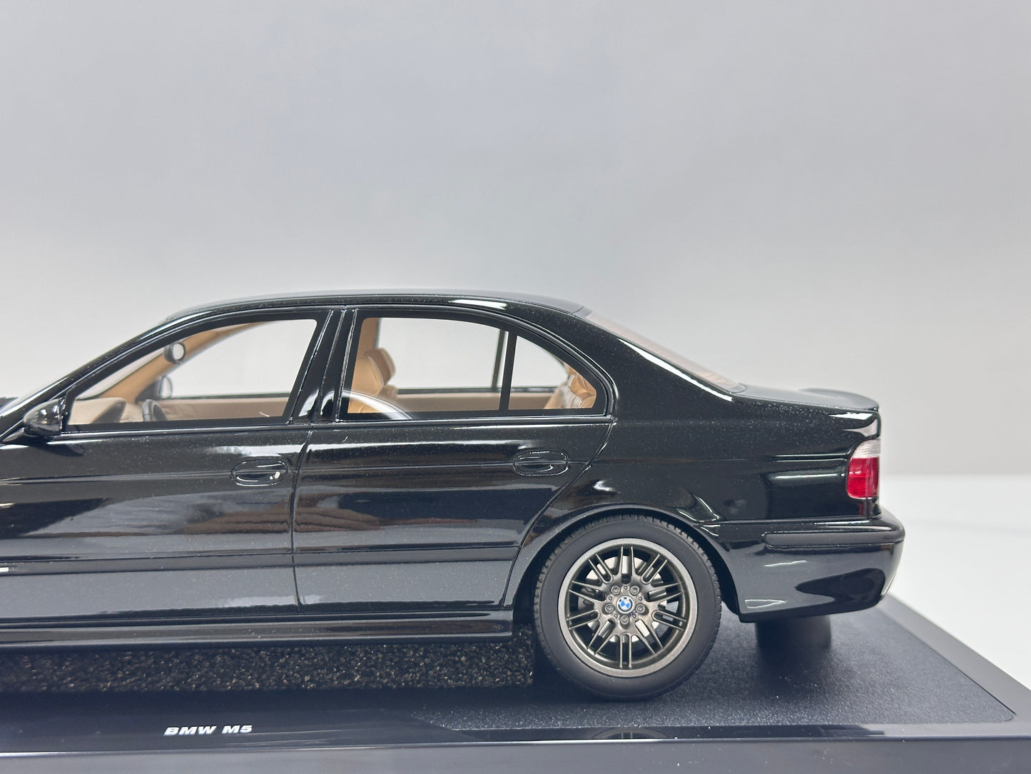 OTTO 1/18 BMW E39 M5 – Avus Blue Metallic (OT1338)